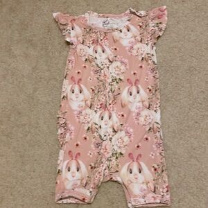 Posh Peanut Babsy ruffle shorty romper 12-18 months